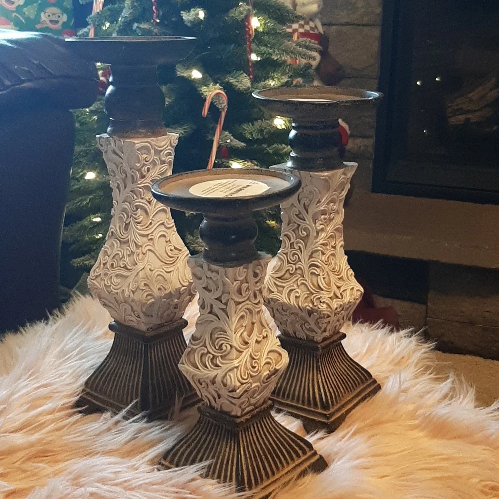 Elegant White and Gold Candle Holders - Picture 2 of 4